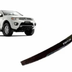 Deflector de capot para mitsubishi l200 en color negro del 2006 al 2015 imagen principal del producto con camioneta blanca en la parte superior