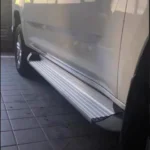 Vista lateral de la pisadera para camioneta maxus t60 del 2017 al 2021