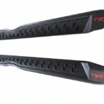 Pisaderas TRD para la camioneta toyota hilux revo del 2016 al 2022 en fondo blanco