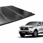 Tapa trifold para camioneta great wall poer con camioneta gris a un costado